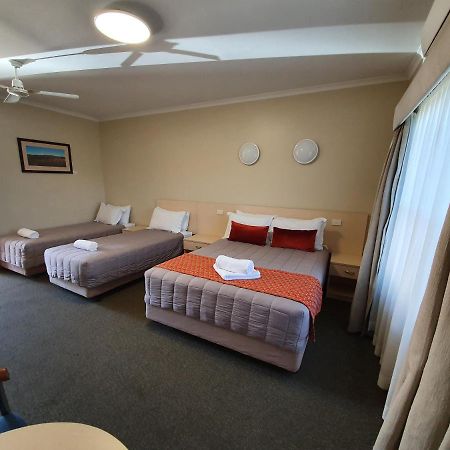 Club Motor Inn Narrabri Exterior photo