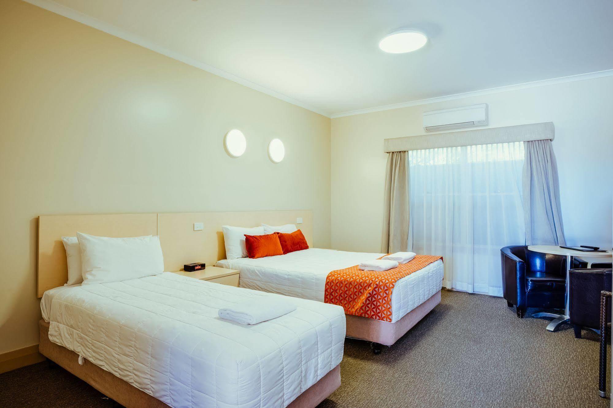 Club Motor Inn Narrabri Exterior photo