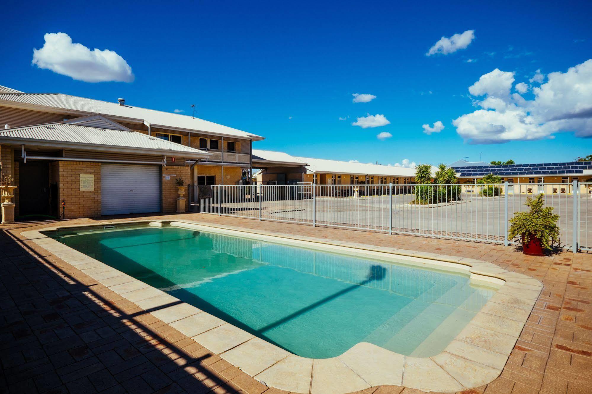 Club Motor Inn Narrabri Exterior photo