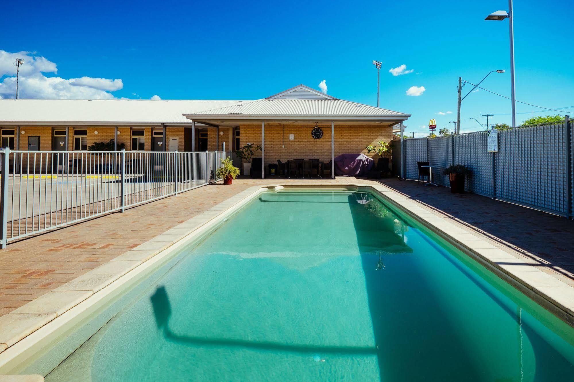 Club Motor Inn Narrabri Exterior photo